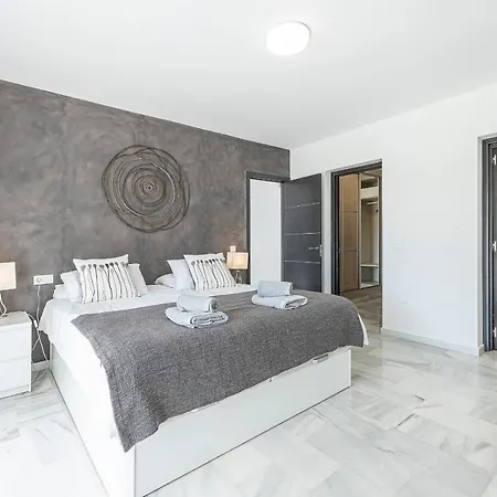 别墅 Luxury With Private Pool 贝纳尔马德纳